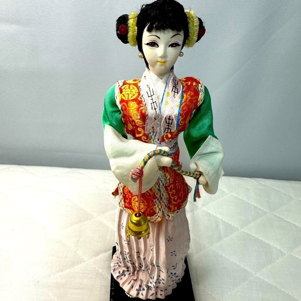 Vintage Oriental Japanese Geisha Girl Doll Figurine On A Stand 8.5” Kimono Dress